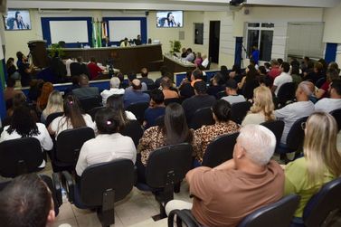 Por 9 votos a 4, vereadores de Guaratuba rejeitam contas de 2023 de Roberto Justus