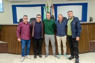C&acirc;mara de Guaratuba empossa quatro novos vereadores ap&oacute;s reforma administrativa