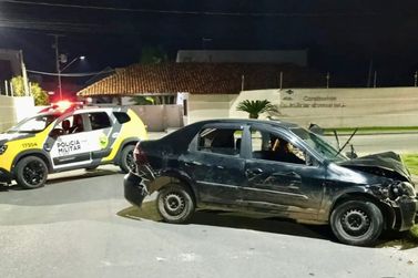 Mulher bate carro ap&oacute;s agress&atilde;o e companheiro &eacute; preso