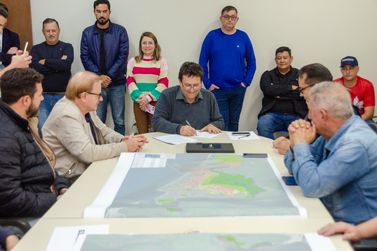 Guaratuba e IAT assinam TAC hist&oacute;rico para regulariza&ccedil;&atilde;o urbana