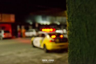 Homem &eacute; assaltado por dupla armada com faca no Eliana
