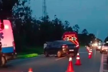Ultrapassagem causa batida frontal e deixa tr&ecirc;s feridos na PR-407 no litoral