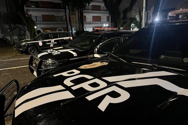 Opera&ccedil;&atilde;o contra &lsquo;delivery&rsquo; de drogas prende 12 pessoas e cumpre mandados em Guaratuba
