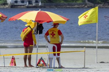 Postos de guarda-vidas j&aacute; funcionam aos fins de semana no Litoral