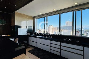 Apartamento &agrave; venda - 250m&sup2; - Centro