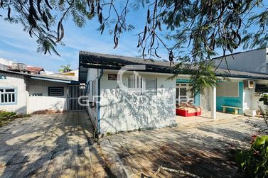 Terreno &agrave; venda - 127m&sup2; - Centro