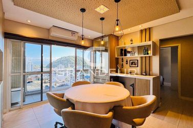 Apartamento &agrave; venda - 250m&sup2; - Centro