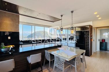 Apartamento &agrave; venda - 250m&sup2; - Centro