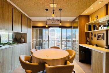 Apartamento &agrave; venda - 250m&sup2; - Centro