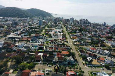 Terreno &agrave; venda - 127m&sup2; - Centro