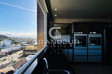 Apartamento &agrave; venda - 250m&sup2; - Centro