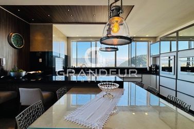 Apartamento &agrave; venda - 250m&sup2; - Centro