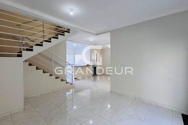 Sobrado &agrave; venda - 150m&sup2; - Pi&ccedil;arras