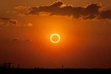 Eclipse Solar Anular acontece neste sábado; saiba como observar o fenômeno