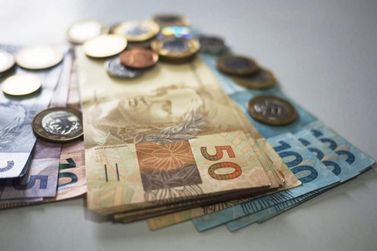 Salário mínimo de R$ 1.412 entra em vigor nesta quinta-feira (1°)