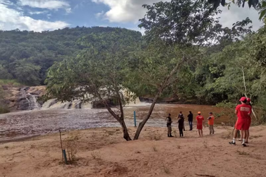 Homem de 37 anos morre afogado na Cachoeira do Pinheirinho em Monte Santo 