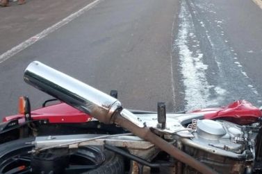 Colis&atilde;o entre moto e caminhonete deixa homem ferido na BR-153
