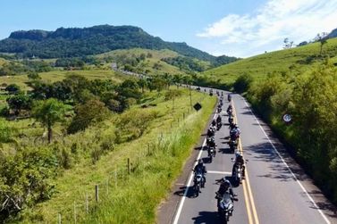 Passeio de motos re&uacute;ne regi&atilde;o e celebra anivers&aacute;rio de moto clube e do 2&ordm; BPM