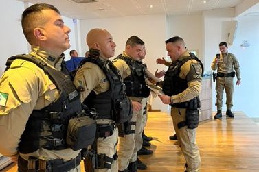 2&ordm; BPM homenageia policiais do Norte Pioneiro em solenidade em Jacarezinho