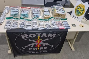 Opera&ccedil;&atilde;o apreende drogas, dinheiro e prende dois suspeitos em flagrante