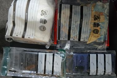 Opera&ccedil;&atilde;o Divisa apreende coca&iacute;na e prende dois homens em Ribeir&atilde;o Claro