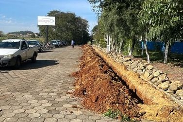 Obras da rede de &aacute;gua avan&ccedil;am no Parque Industrial Liberato Regazzo III em Ibaiti