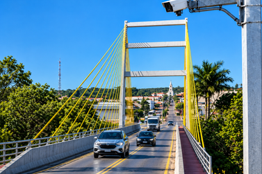 Pinhal&atilde;o integra c&acirc;meras e intelig&ecirc;ncia veicular em nova rede de seguran&ccedil;a