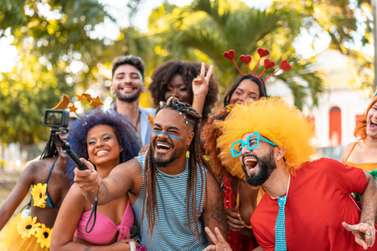 Alegria e muita anima&ccedil;&atilde;o agitam carnaval em Madre de Deus de Minas