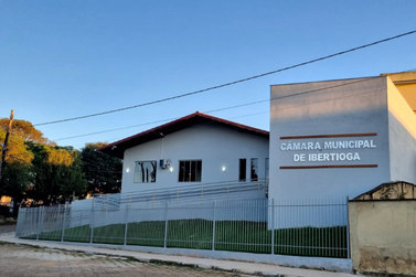 C&acirc;mara organiza comiss&otilde;es e adia vota&ccedil;&atilde;o de casas populares