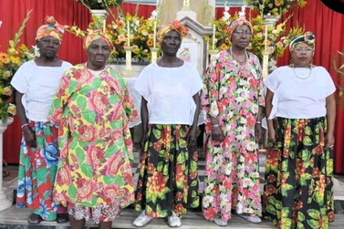 Mulheres mant&ecirc;m viva a tradi&ccedil;&atilde;o da Congada em Piedade do Rio Grande