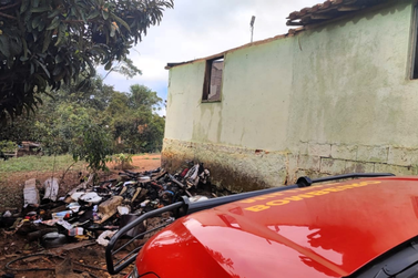 Fam&iacute;lia mobiliza campanha para reconstruir casa destru&iacute;da por inc&ecirc;ndio em Porteirinha