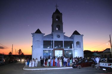 Casamentos comunitários são celebrados na Matriz Nossa Senhora da Conceição.