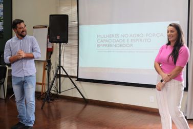 Cassia Augsten palestra para participantes do Sebrae Delas em Gramado