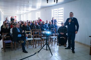 Sicredi Caminho das &Aacute;guas re&uacute;ne agricultores em encontro sobre viticultura