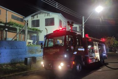 Bombeiros Voluntários combatem incêndio em escola da rede municipal de Igrejinha