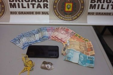 Brigada Militar prende casal em flagrante por tráfico de drogas em Igrejinha