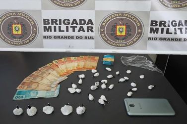 Brigada Militar prende traficante com 31 buchas de cocaína em Canela