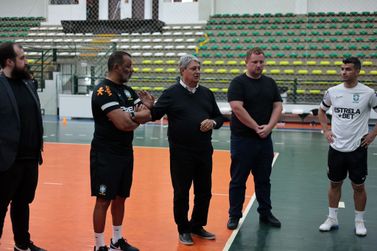 Prefeito de Gramado visita a Seleção Brasileira de Futsal