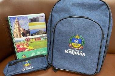 Município de Igrejinha realiza entrega de kits escolares em escolas municipais