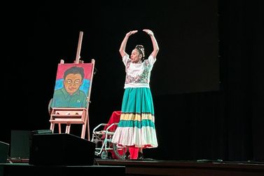 Espetáculo teatral “Frida Kahlo, à Revolução!” é apresentado em Taquara
