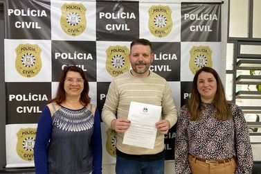 Vereadora comemora implanta&ccedil;&atilde;o da Sala das Margaridas na Delegacia de Igrejinha