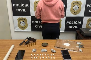 Adolescente &eacute; apreendida por tr&aacute;fico e posse de arma em Taquara