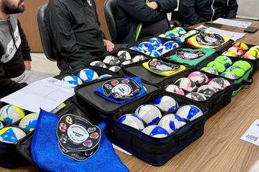 Prefeitura de Parob&eacute; entrega kits de bochas italianas &agrave;s equipes do Campeonato Municipal