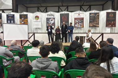 Feira de M&oacute;veis do Igrejinha Mix realiza momento de abertura exclusivo para os moveleiros