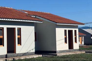 Parob&eacute; realiza entrega de oito casas do Programa &ldquo;A Casa &eacute; Sua &ndash; Munic&iacute;pio Resiliente"