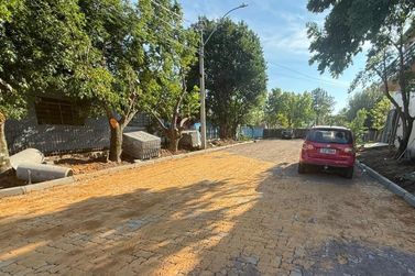Prefeitura de Parob&eacute; conclui pavimenta&ccedil;&atilde;o da Rua Clairton Paulo Brenner, no Laranjeiras