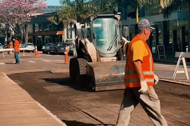 Avenida recebe recupera&ccedil;&atilde;o asf&aacute;ltica com fresagem e novo asfalto no Centro de Igrejinha