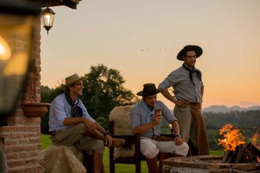 Churrasco, chimarr&atilde;o e mesa cheia: cinco jeitos de celebrar como ga&uacute;cho