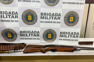 Homem &eacute; preso em flagrante por viol&ecirc;ncia dom&eacute;stica e posse de arma em Tr&ecirc;s Coroas