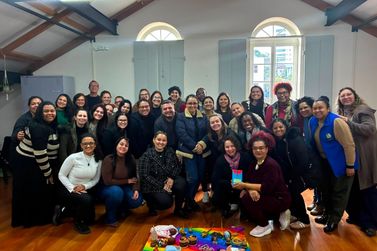 Encontro do GEPEERT amplia pr&aacute;ticas de educa&ccedil;&atilde;o antirracista na rede de ensino de Taquara